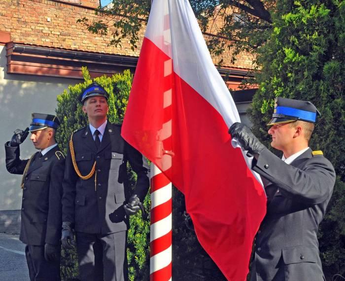Dzień Flagi u strażaków PSP. Biało-czerwoną wciągnięto na maszt [zdjęcia]