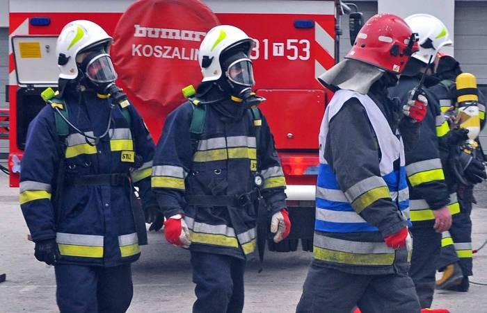 Wiatr wdmuchiwał kominem spaliny do domu. Pojawił się tlenek węgla