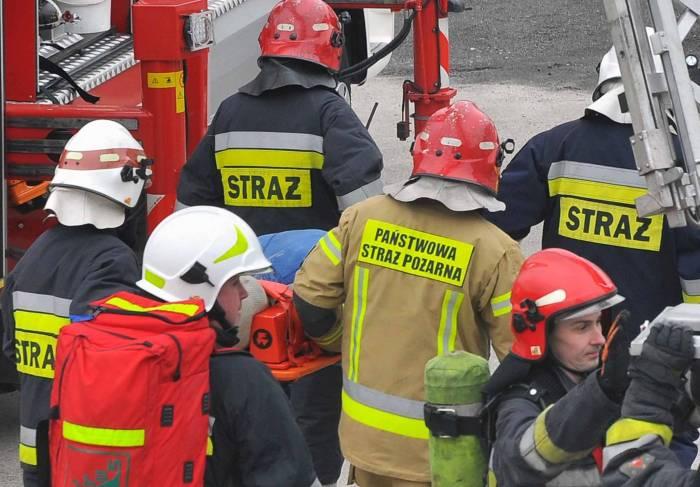 Trzy osoby podtrute tlenkiem węgla, 29 ewakuowanych z mieszkań! Szczegóły nocnej akcji w Końskich