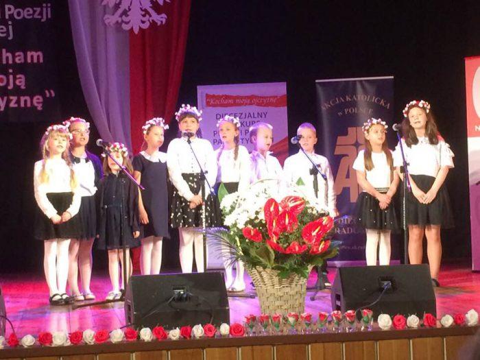 Wiolinki najlepsze! Grupa z Nieświnia wygrała w swojej kategorii podczas  XVI Diecezjalnego Konkursu Pieśni i Poezji Patriotycznej