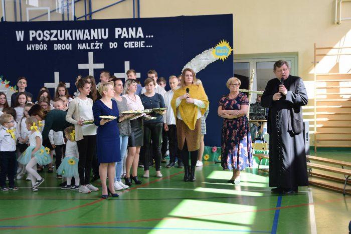 Misterium wielkanocne w szkolnej hali sportowej [zdjęcia]
