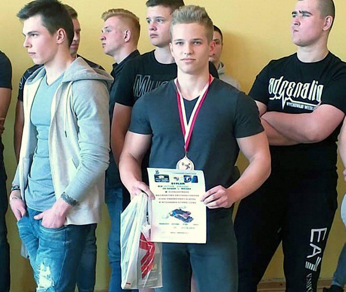 Mateusz Górski drugim wicemistrzem województwa w wyciskaniu sztangi leżąc!