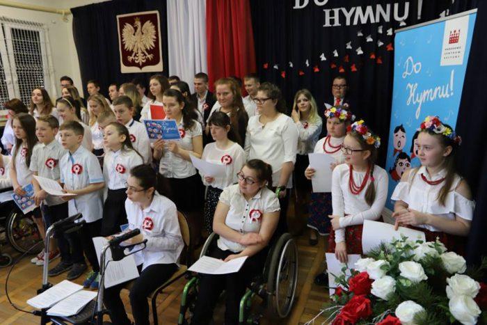 Śpiewali hymn w Baryczy. To część ogólnopolskiego konkursu! [zdjęcia]