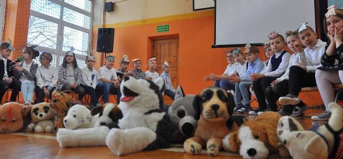 Dzieci kochają zwierzęta. Ciekawe przedstawienie w wykonaniu najmłodszych [zdjęcia]