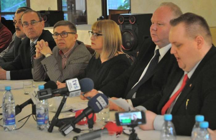 Odwołany Zarząd Powiatu i byli radni atakują wojewodę oraz jej prawników! [zdjęcia]
