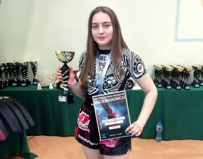 Kolejny sukces zawodniczki Brawler FC. Srebro Weroniki Barańskiej! (zdjęcia)