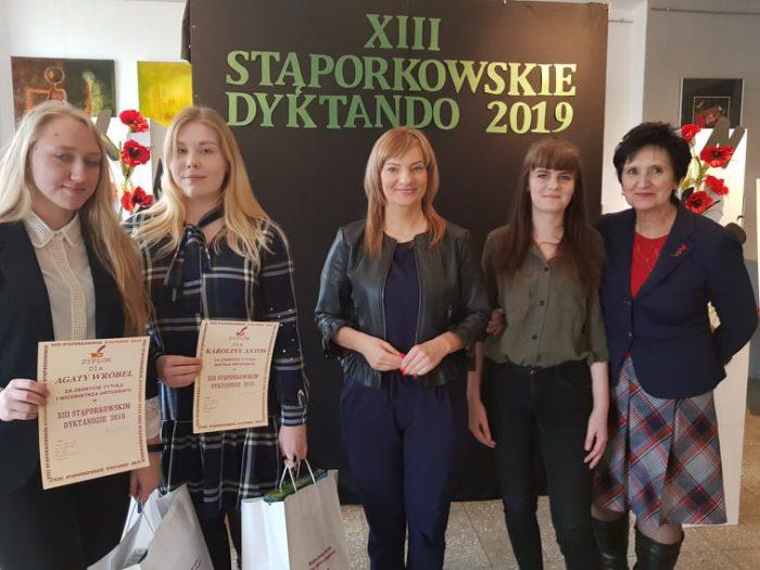 Karolina Antos z tytułem Mistrz Ortografii. Najlepiej napisała XIII Stąporkowskie Dyktando!