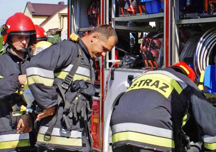 Strażacy forsowali drzwi do...śpiącej kobiety