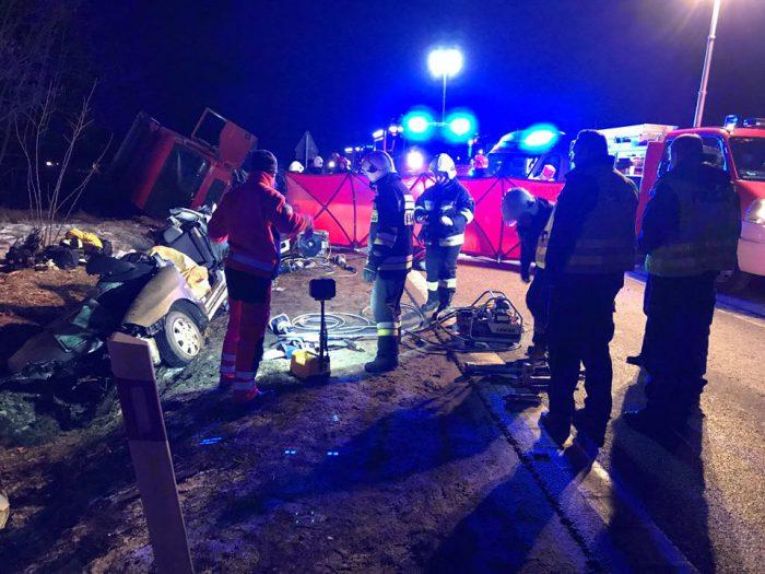 Trzy osoby nie żyją po wypadku na krzyżówkach radoszyckich! (zdjęcia)