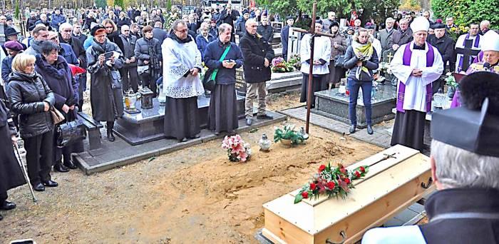 Ks. infułat Bonifacy Miązek spoczął obok rodziców (zdjęcia)