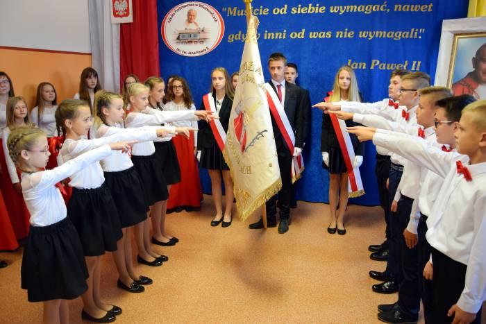Św. Jan Paweł II patronem stuletniej szkoły