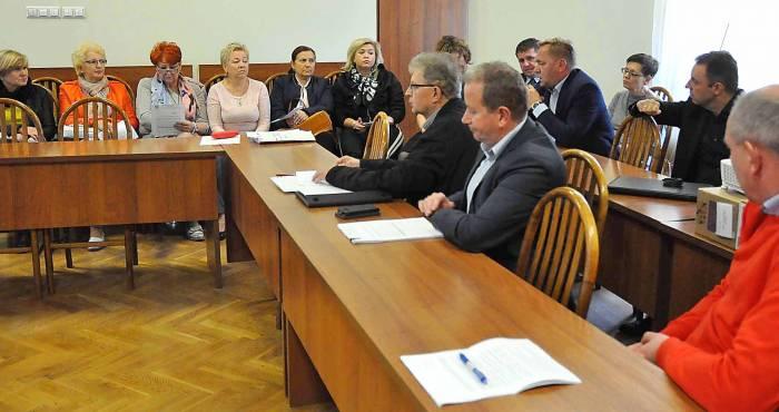 Wielki smród przy Spacerowej. Kto rozwiąże problem?