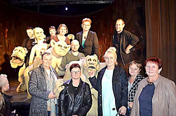 Przyjechał teatr z cyrkowcami i lalkami