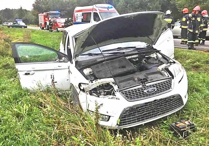 Pijany kierowca dachował fordem