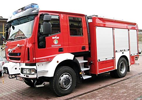 Sąsiedzi i strażacy uratowali życie starszej pani