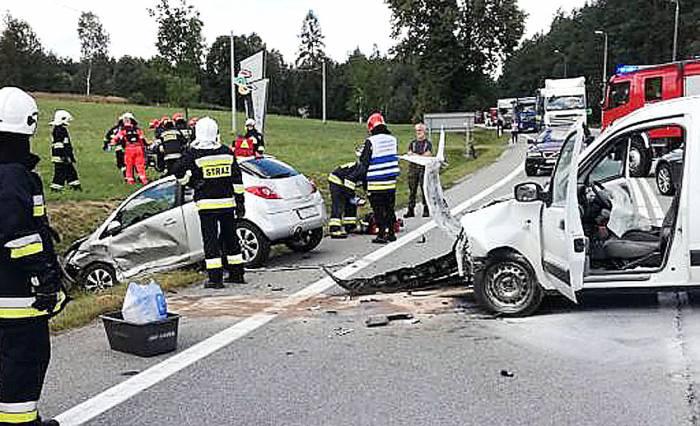 Cztery auta uszkodzone, trzy osoby poszkodowane