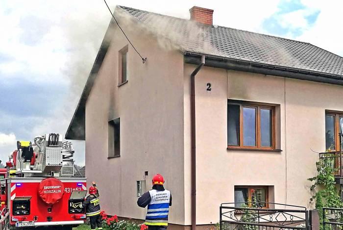 Od zwarcia w instalacji elektrycznej zapalił się dom