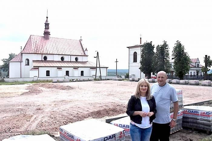 Powstaje plac przy kościele. Będzie gotowy na odpust