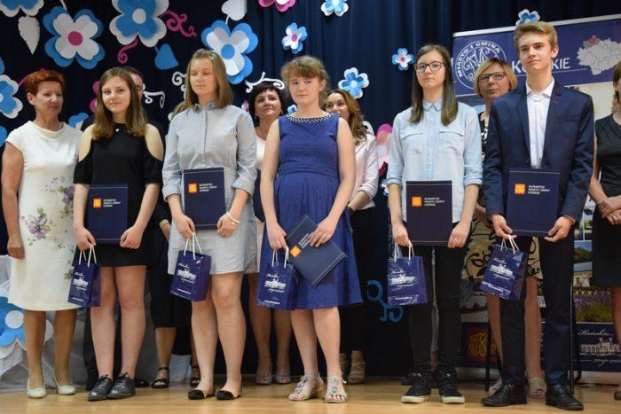 Nagrody i dyplomy dla finalistów i laureatów  (zdjęcia)