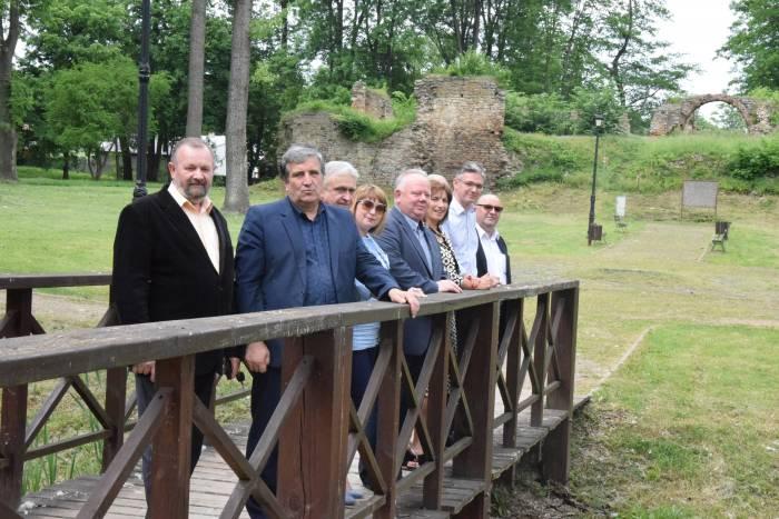 Rewitalizacja realizowana dzięki partnerstwu. Tak to się robi w Fałkowie (wideo, zdjęcia)