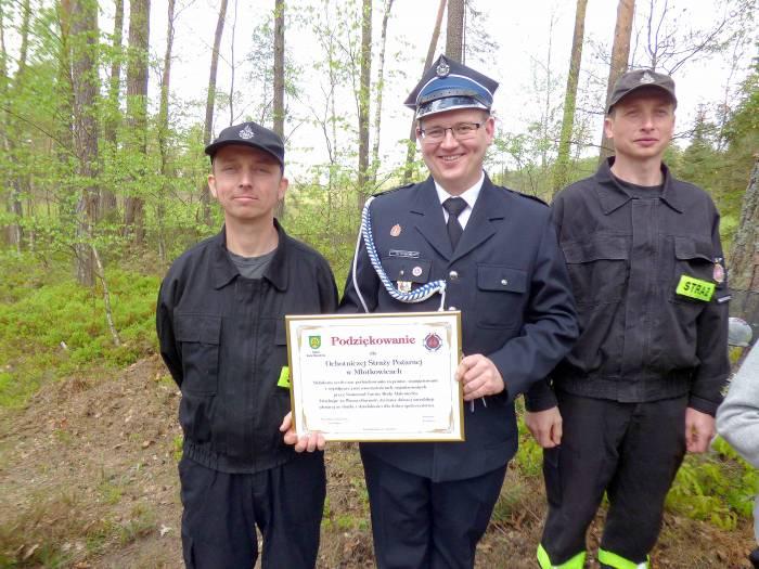 Modlitwa przy powstańczej mogile