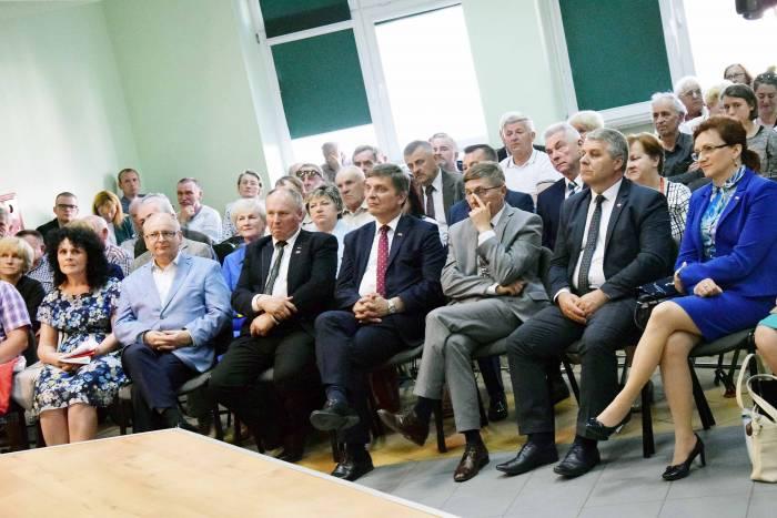 Marszałek Karczewski o sprawach Polski i...Gowarczowie