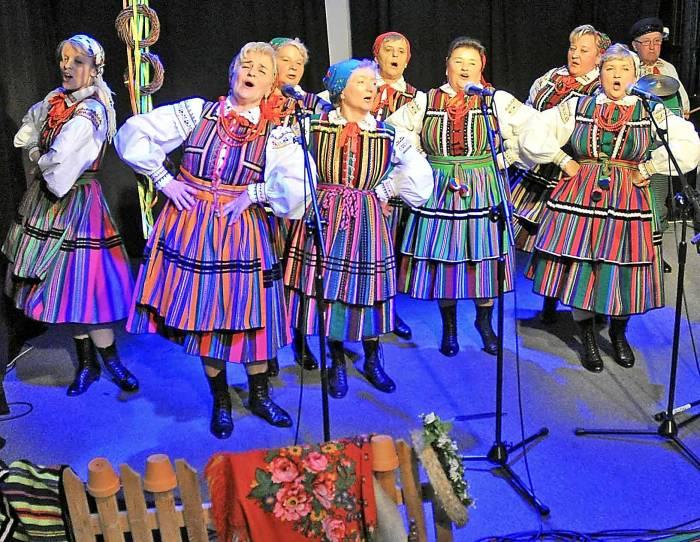 Śpiewali, serwowali zapiekankę, a za oknem szalała burza