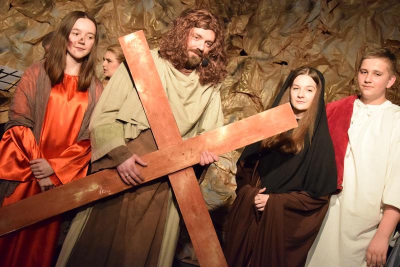 Wyjątkowa premiera przed Wielkanocą. Misterium Męki Pańskiej zaprezentowano w Końskich (zdjęcia, wideo)