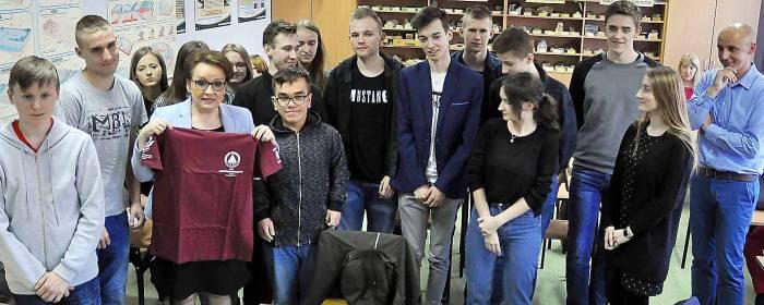 Minister Zalewska siedziała w pierwszej ławce na matematyce