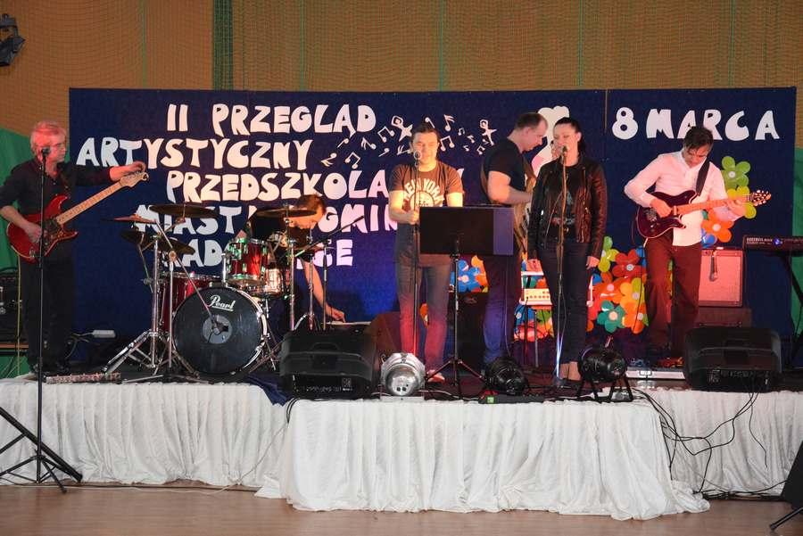Sufler zagrał dla mieszkanek miasta i gminy Radoszyce. Posłuchajcie! (wideo, zdjęcia)