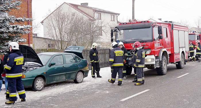Volkswagen zapalił się na posesji