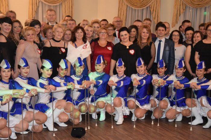 VII Bal Charytatywny  w Miedzierzy. Był pokaz mody, świetna zabawa i mnóstwo znanych osób (zdjęcia, wideo)