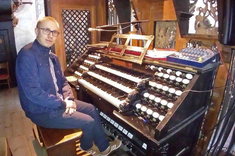 Młody konecczanin napisał książkę o muzyce w naszej kolegiacie