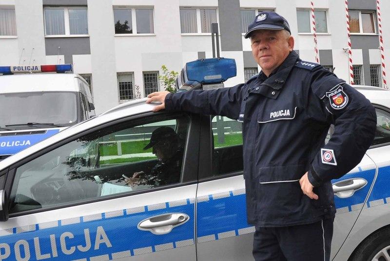 Kocha przyrodę i psy. Dzielnicowy w najlepszej piątce