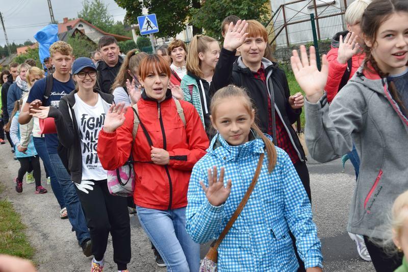 Pół tysiąca pielgrzymów w Czarnej. Znajdź się na zdjęciu! (galeria)