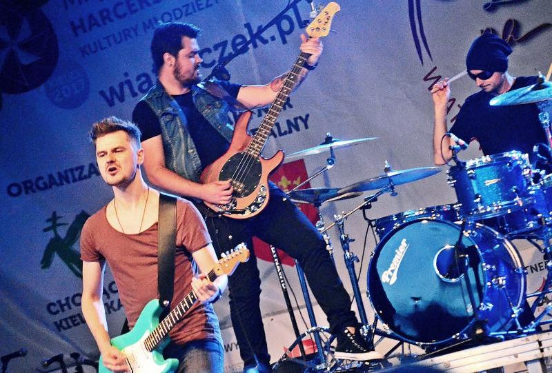 Hook z przebojowym singlem i wielkim zespołem