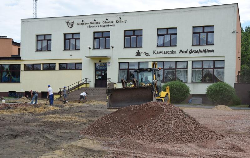Budują nowy plac