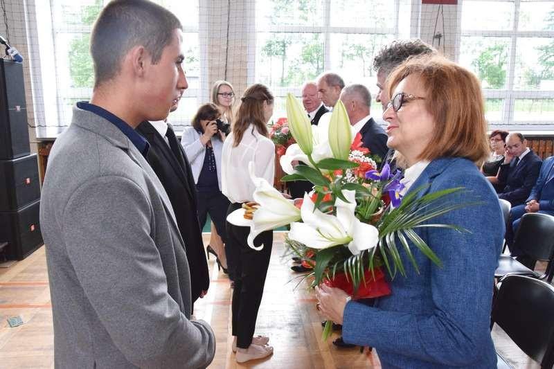 Zakończyli rok szkolny z wojewodą i kuratorem (dużo zdjęć)