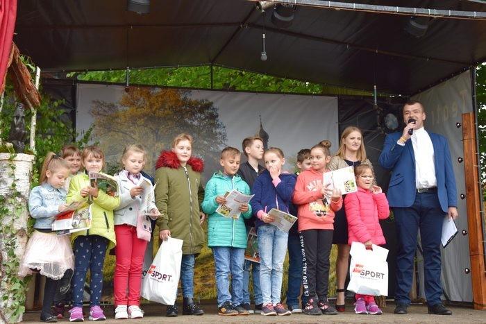 Rozpoczynają wakacje z piosenką (zdjęcia)