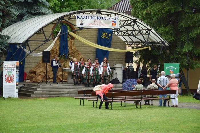 Kaziuki Koneckie z deszczem i garstką publiczności (zdjęcia)