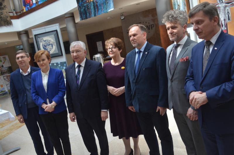Działacze PiS o rządowym wsparciu m.in. dla Końskich