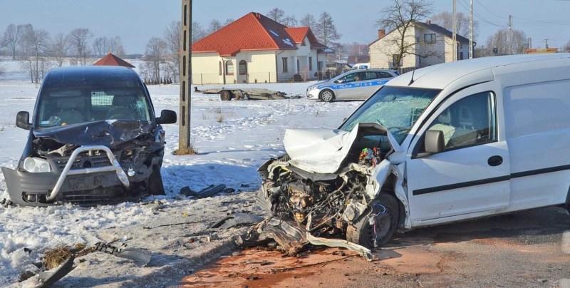 Helikopter i karetki zabrały rannych