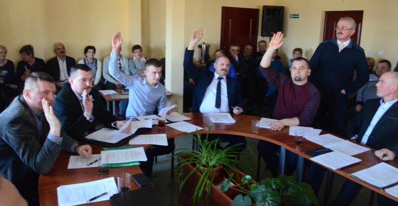Radni podwyższyli pensję wójtowi Gowarczowa