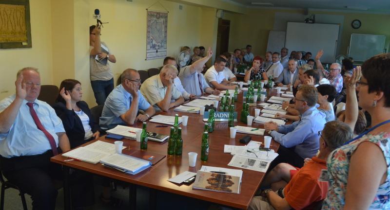 Polityczne iskrzenie ze zwolnieniem radnego