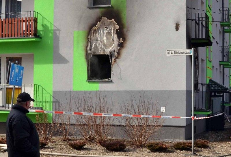 Policjant wyciągnął kobietę z 