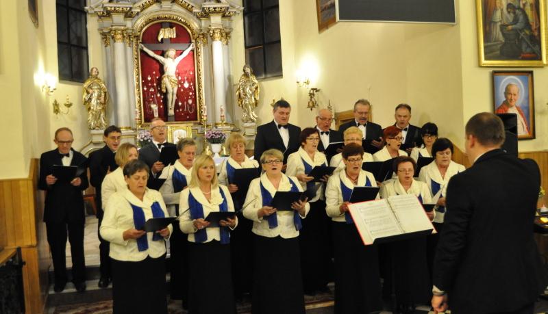 Mury drżały od śpiewu