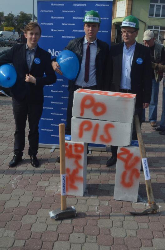Kruszyli beton przed targowiskiem