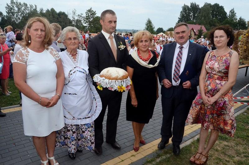 Dożynki w Słupi: Pyszne potrawy i piękne wieńce