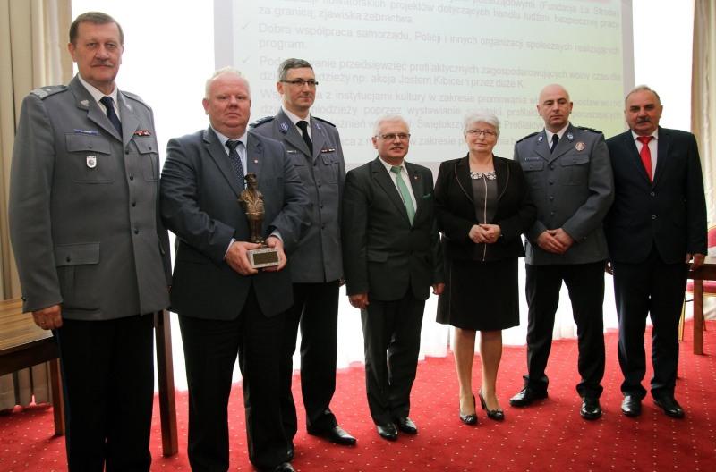 Srebrna statuetka dla Powiatu Koneckiego