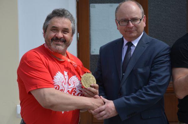 Mistrzowie Świata w Trójboju Siłowym z wizytą u burmistrza